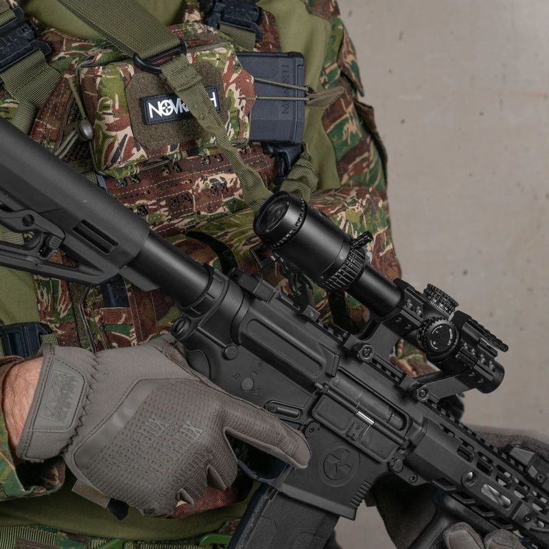 NOVRITSCH Úchyt na popruh pre Picatinny lištu - black