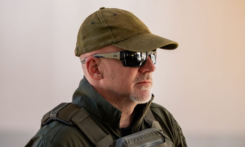 WILEY X Ochranné okuliare ALPINE Captivate - polarizované wolframovo šedé sklá / matný čierny-pieskový rám