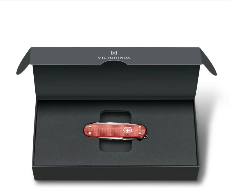 VICTORINOX Zatvárací nôž CLASSIC SD ALOX LE 2025 - stone red (0.6221.L25)