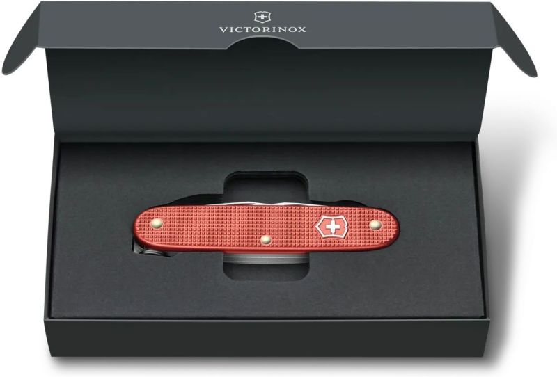 VICTORINOX Zatvárací nôž PIONEER X ALOX LE 2025 - stone red (0.8231.L25)
