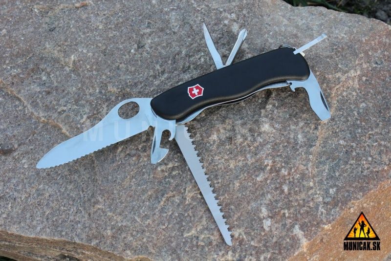 VICTORINOX Zatvárací nôž TRAILMASTER ONE HAND - čierny (0.8463.MW3)