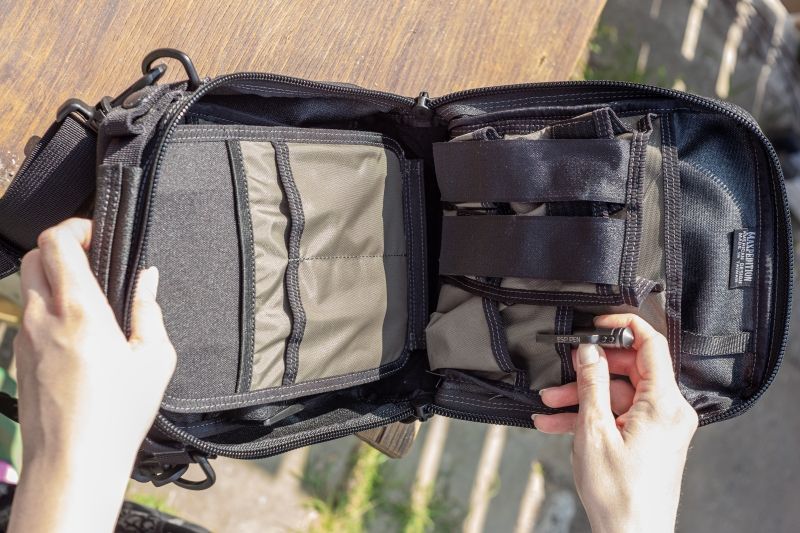 MAXPEDITION Taška cez rameno NeatFreak Organizer - čierna (MX211B)